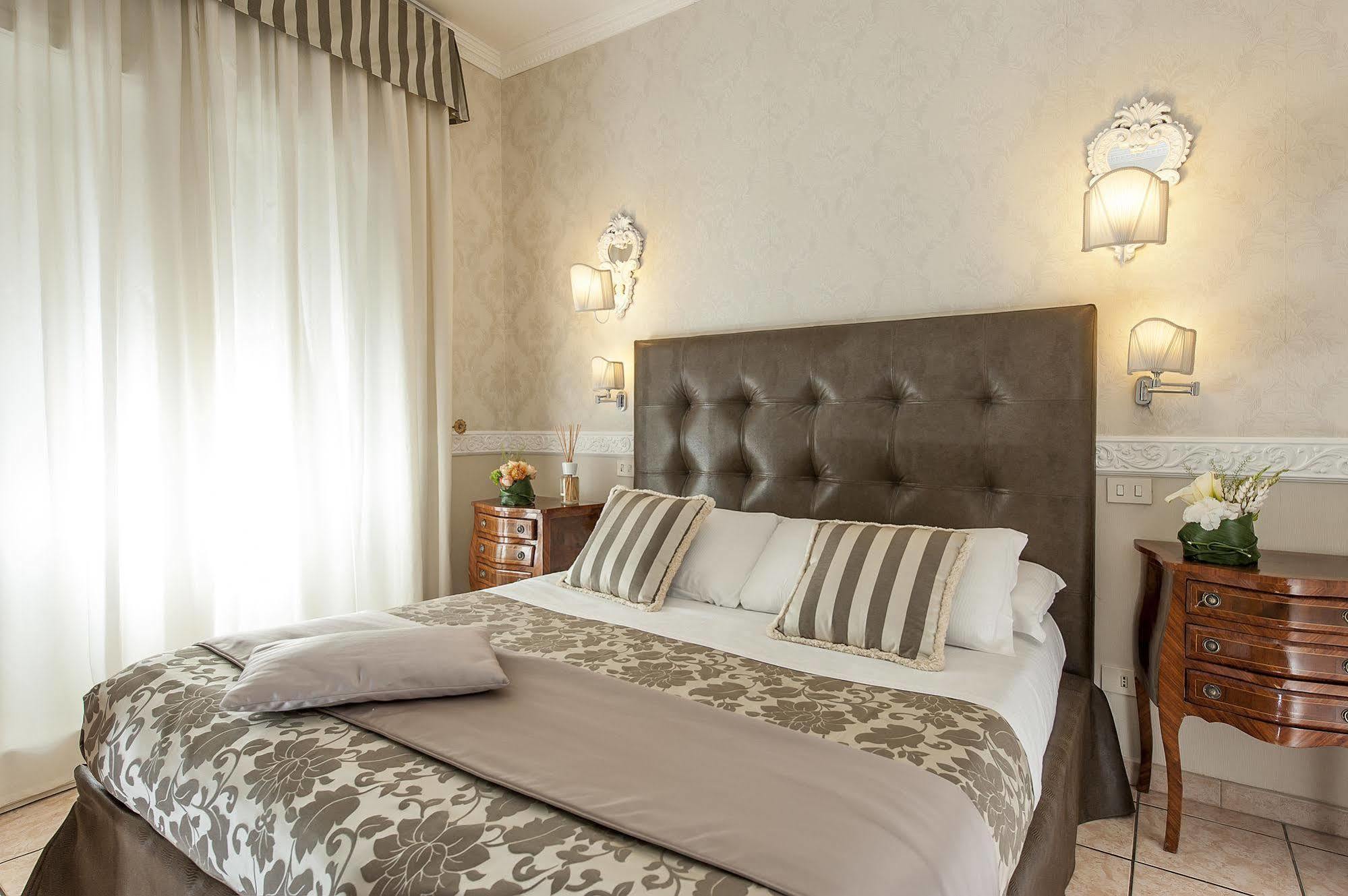Residenza Zanardelli Bed & Breakfast Rome Bagian luar foto